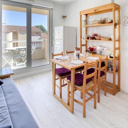 Charming Apartment In Residence With Swimming Pool Санари-сюр-Мер Екстериор снимка