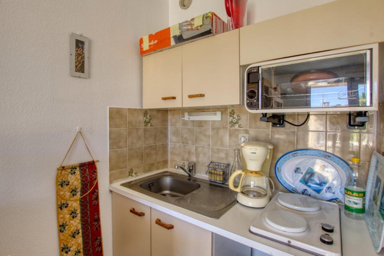 Charming Apartment In Residence With Swimming Pool Санари-сюр-Мер Екстериор снимка